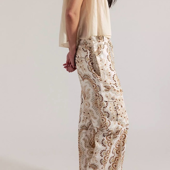 Free People WTF Park Ave Printed Pull On Cargo Ivory Combo XS NWOT $168 CURRENT! - Picture 4 of 4